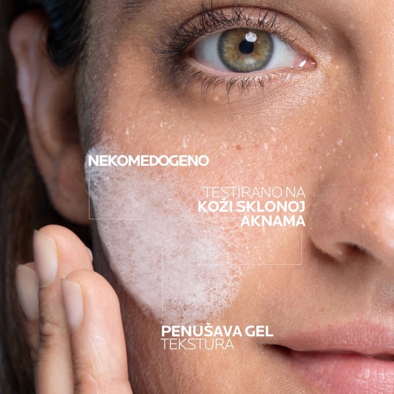 Pjenušava tekstura gela Effaclar na licu — nekomedogeno, ispitano na koži sklonoj aknama